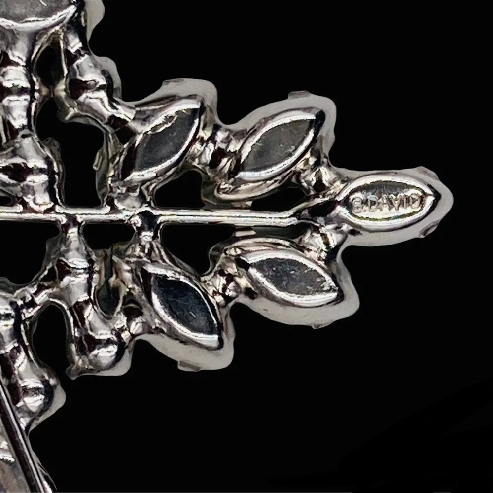 Gorgeous Vintage B David Green Rhinestone Maple Leaf Brooch